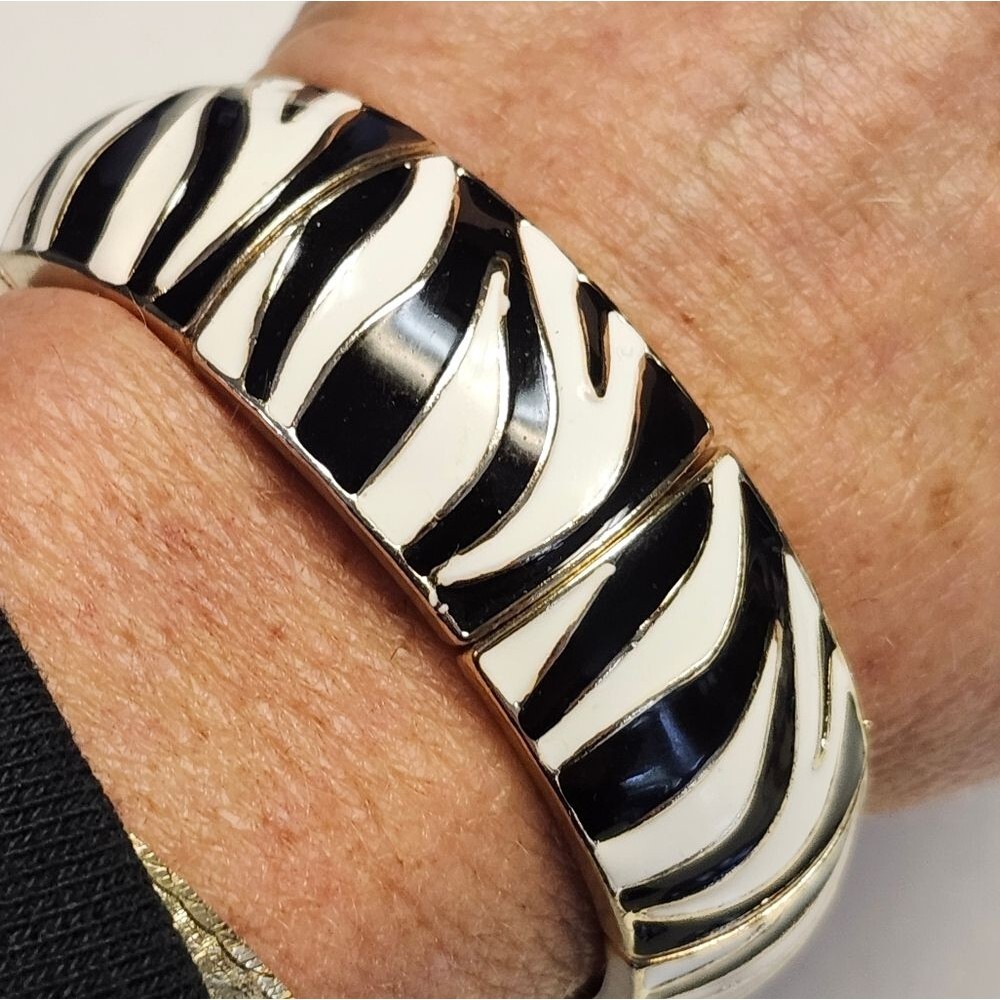 Zebra stripe and gold toned metallic stretch bracelet - Picture 2 of 3